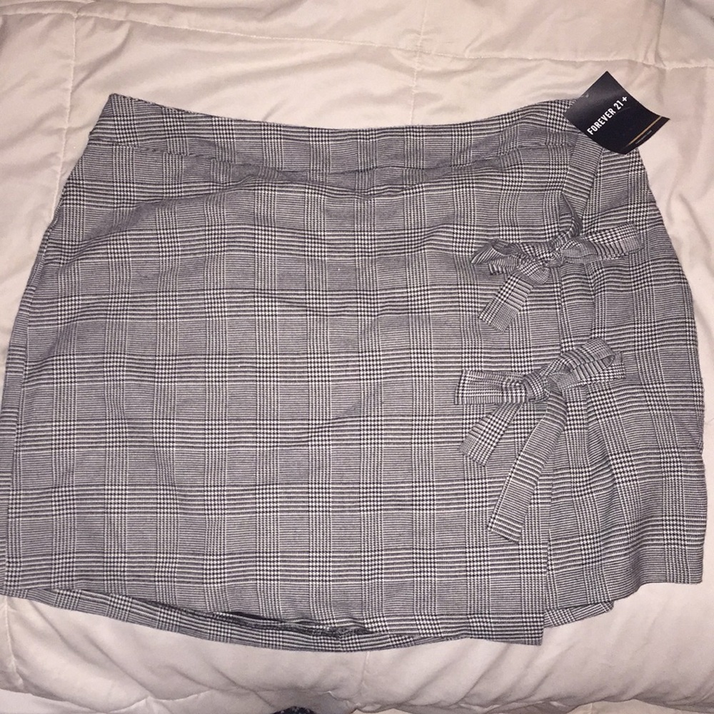 Plaid short skirt with tags
